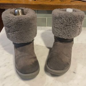 Tall Grey Ugg’s